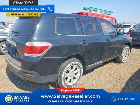 Used 2012 Toyota Highlander SE w/ Tow Pkg image 4