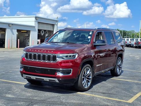 Used 2024 Jeep Wagoneer Series III w/ Premium Group I AWD/4WD image 2