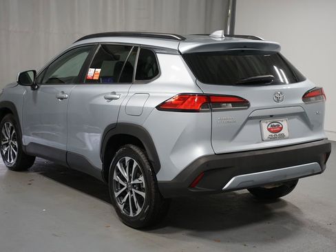 Used 2024 Toyota Corolla Cross XLE image 6