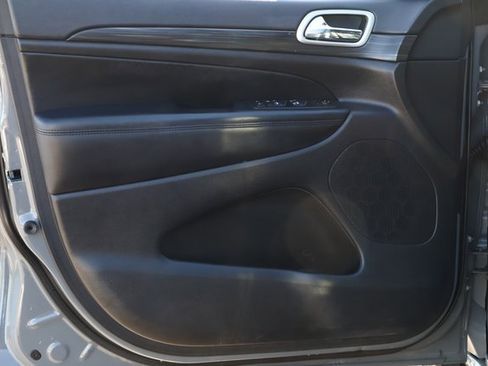 Used 2022 Jeep Grand Cherokee Laredo X image 17