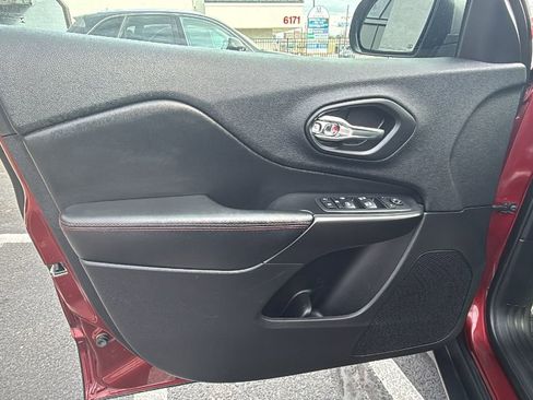 Used 2019 Jeep Cherokee Trailhawk w/ Cold Weather Group image 9