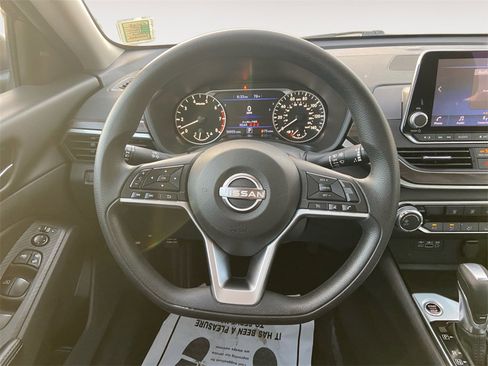 Used 2024 Nissan Altima 2.5 SV image 12