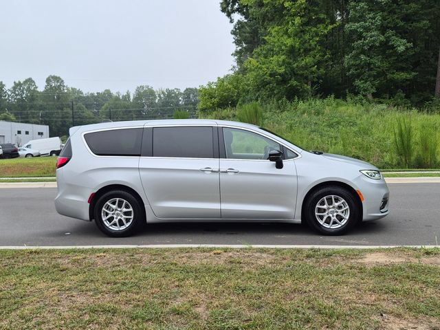 Used 2024 Chrysler Pacifica Touring-L FWD image 14