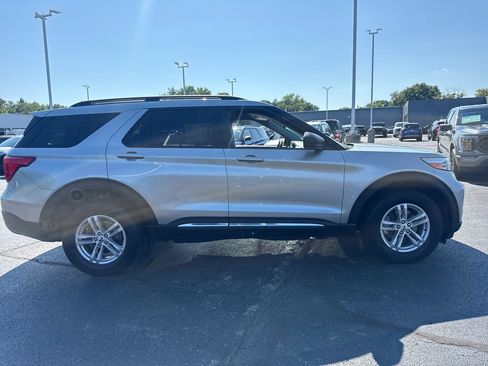 Used 2024 Ford Explorer XLT w/ Equipment Group 202A AWD/4WD image 6