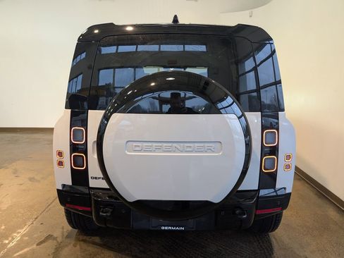 New 2026 Land Rover Defender 110 X-Dynamic SE image 4