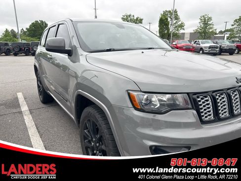 Used 2020 Jeep Grand Cherokee Altitude RWD image 1