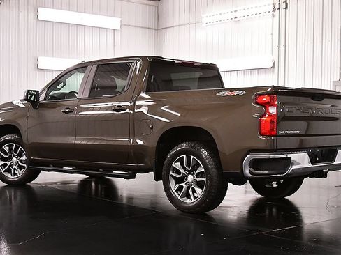 Used 2023 Chevrolet Silverado 1500 LT AWD/4WD image 5
