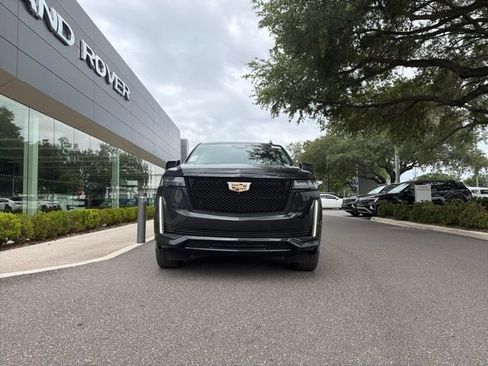 Used 2022 Cadillac Escalade Sport Platinum w/ Heavy-Duty Trailer Package AWD/4WD image 2