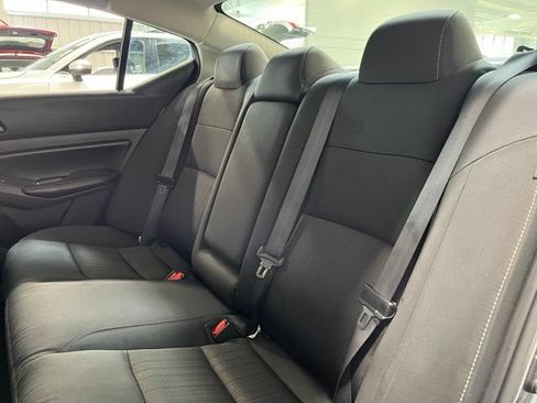 Used 2024 Nissan Altima 2.5 SV FWD image 17