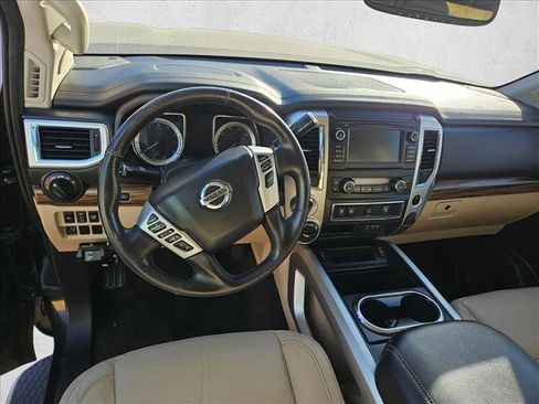 Used 2019 Nissan Titan SL image 13
