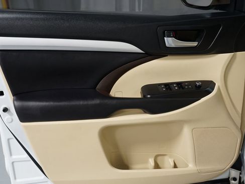 Used 2018 Toyota Highlander XLE image 30