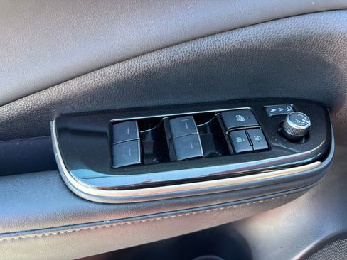 Used 2024 Toyota Crown Limited image 17