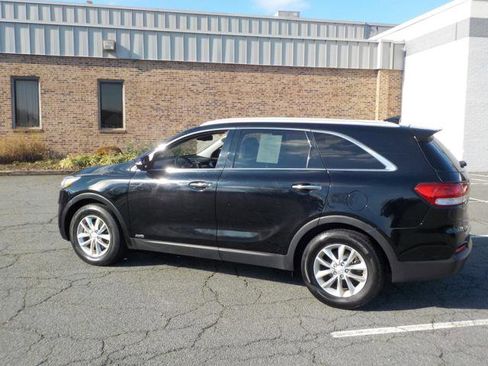 Used 2016 Kia Sorento LX w/ LX Convenience Package image 3