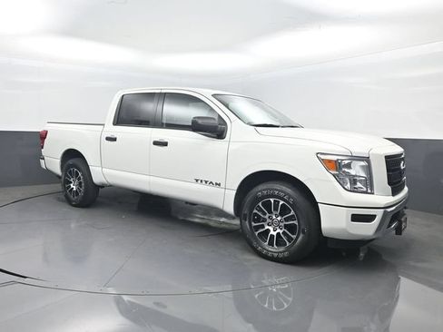 Used 2022 Nissan Titan SV AWD/4WD image 38