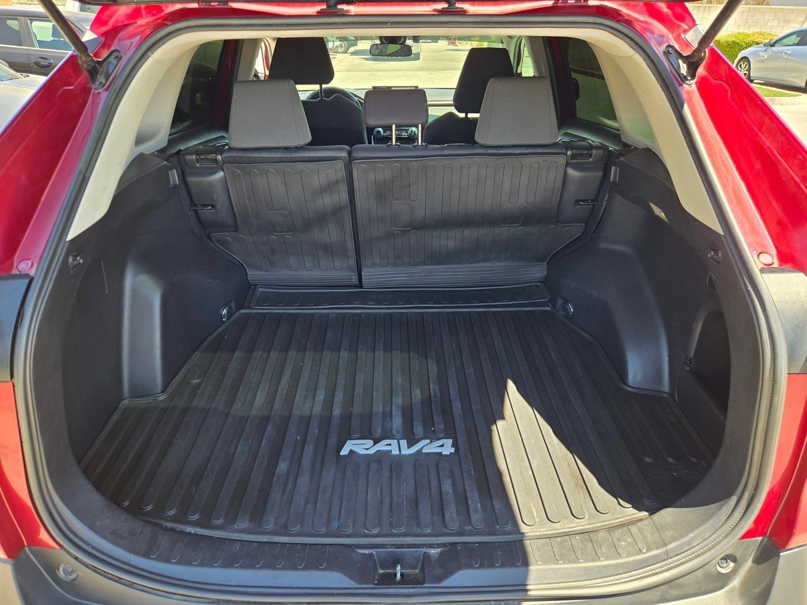 Used 2021 Toyota RAV4 XLE w/ XLE Grade Weather Package AWD/4WD image 27