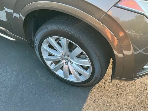 Used 2016 Volvo XC90 T6 Momentum w/ Momentum Plus Package AWD/4WD image 3