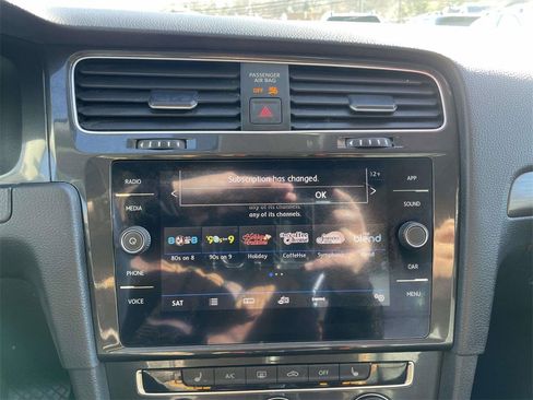 Used 2019 Volkswagen Golf SE image 23