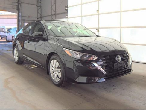 Used 2024 Nissan Sentra S image 4