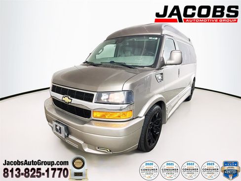 Used 2021 Chevrolet Express 2500 RWD image 1