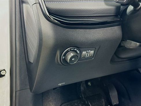 Used 2026 Jeep Compass Latitude image 10