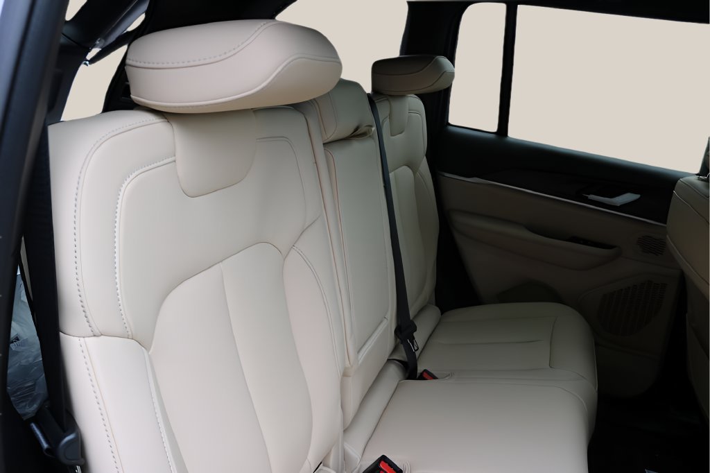 New 2026 Jeep Grand Cherokee Limited RWD image 17