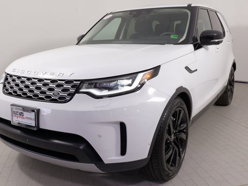 Used 2024 Land Rover Discovery S image 5