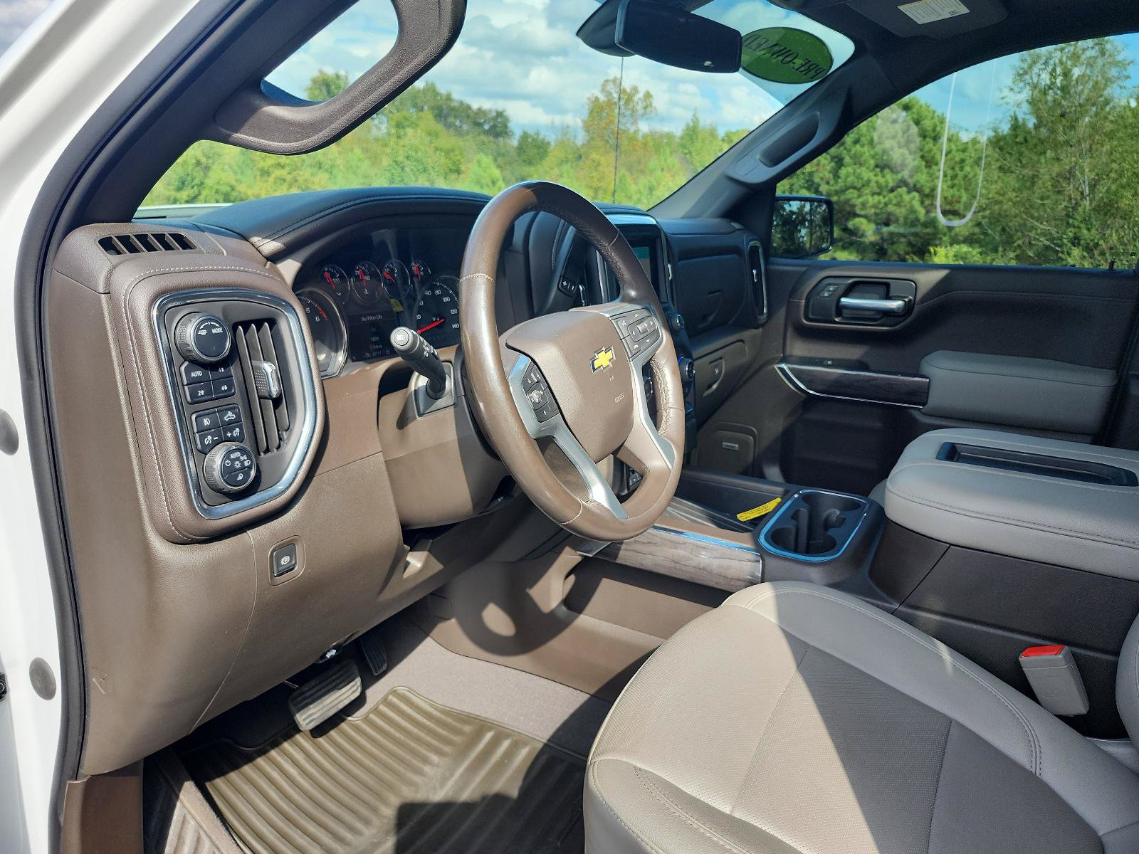 Used 2022 Chevrolet Silverado 1500 LTZ w/ LTZ Premium Package AWD/4WD image 18