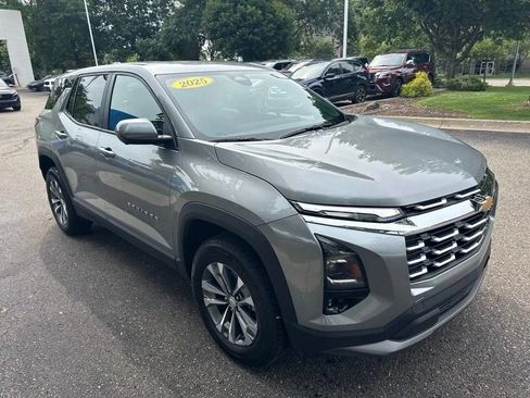 Used 2025 Chevrolet Equinox LT w/ Safety and Technology Package AWD/4WD image 6