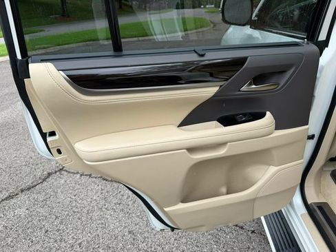 Used 2018 Lexus LX 570 4WD image 16