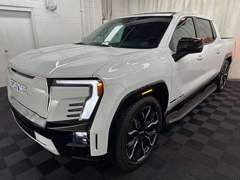 Used 2025 GMC Sierra EV Denali AWD/4WD image 4