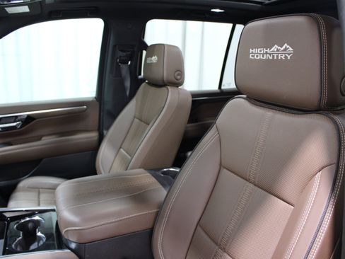 Used 2025 Chevrolet Tahoe High Country w/ LPO, Illumination Package AWD/4WD image 4