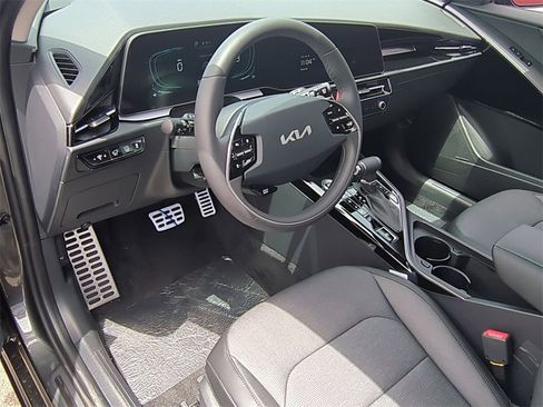 New 2025 Kia Niro SX Touring image 14
