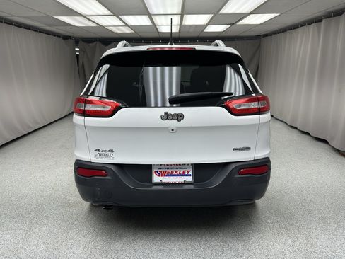 Used 2015 Jeep Cherokee Latitude w/ Cold Weather Group AWD/4WD image 3