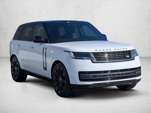 Certified 2024 Land Rover Range Rover SE image 3