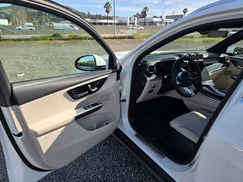 Used 2026 Mercedes-Benz GLC 300 image 21