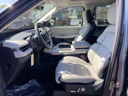 New 2026 Lincoln Navigator L Reserve AWD/4WD image 10