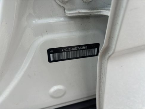 Used 2025 Kia Soul LX w/ LX Technology Package FWD image 23