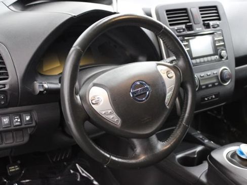Used 2015 Nissan Leaf S w/ Charge Package FWD image 2