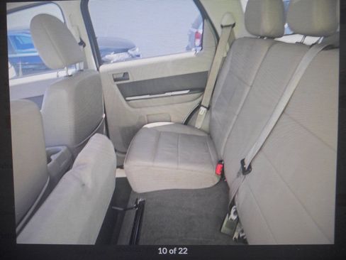 Used 2011 Ford Escape XLT w/ 203A Rapid Spec Order Code FWD image 15