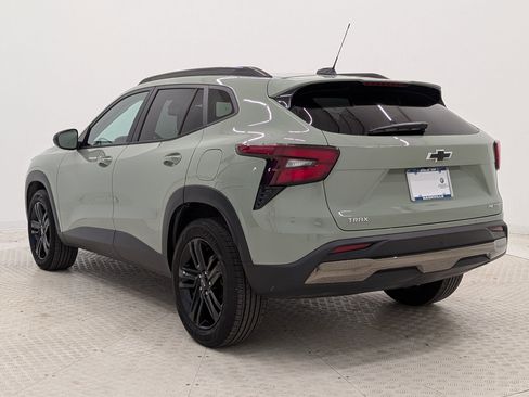 Used 2024 Chevrolet Trax ACTIV w/ Sunroof Package image 3