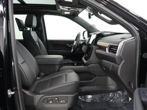 Used 2025 GMC Yukon Denali w/ Denali Reserve Package AWD/4WD image 11