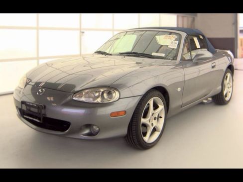 Used 2003 MAZDA MX-5 Miata RWD image 1