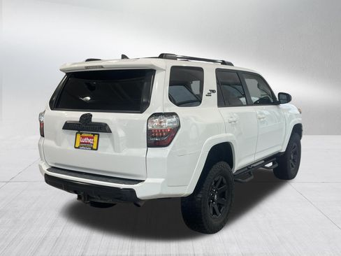 Used 2018 Toyota 4Runner TRD Off-Road AWD/4WD image 7