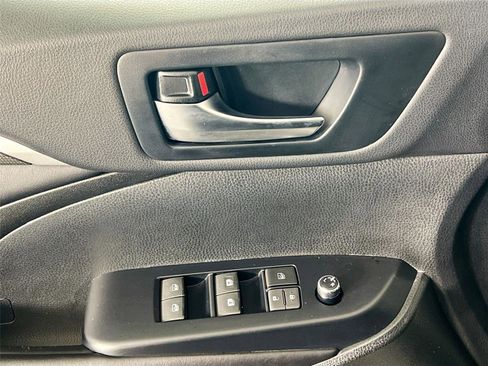 Used 2019 Toyota Highlander SE image 20