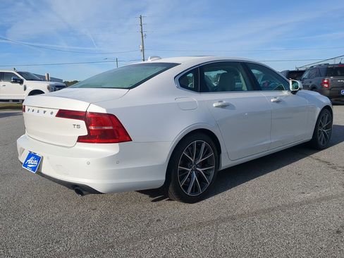 Used 2018 Volvo S90 T5 Momentum w/ Convenience Package image 3