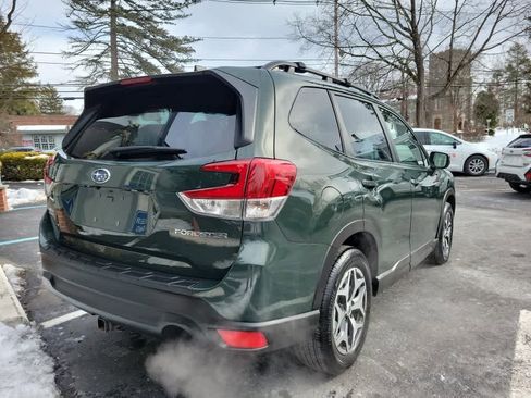 Used 2023 Subaru Forester Premium image 3