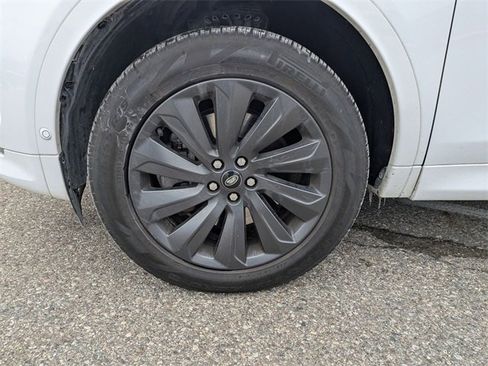 Used 2025 Land Rover Discovery Sport S image 21