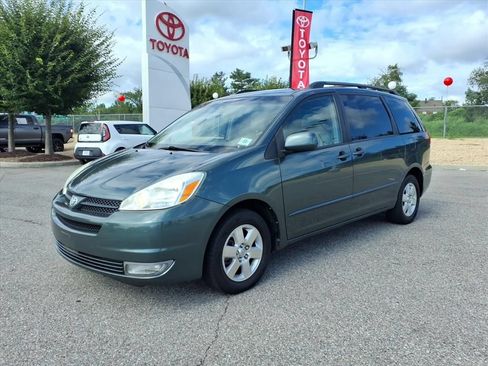 Used 2004 Toyota Sienna XLE w/ XLE Pkg 14 FWD image 9
