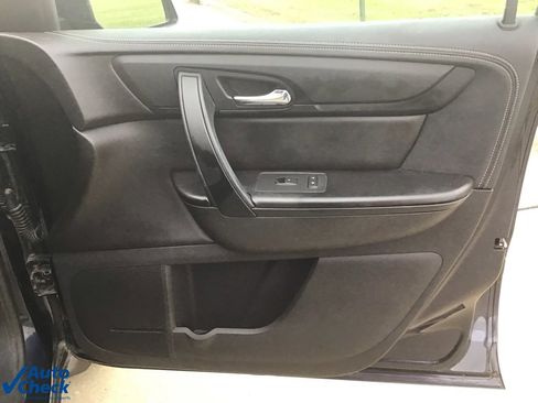 Used 2017 Chevrolet Traverse LT image 25