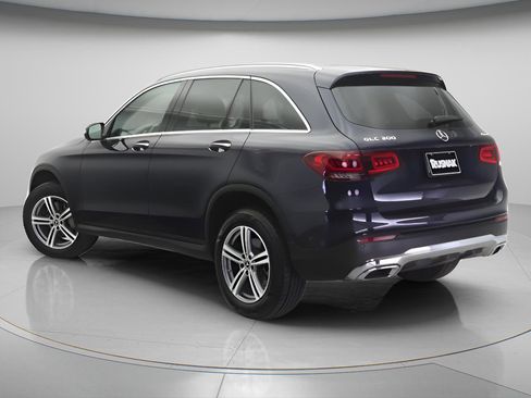 Used 2022 Mercedes-Benz GLC 300 4MATIC image 2